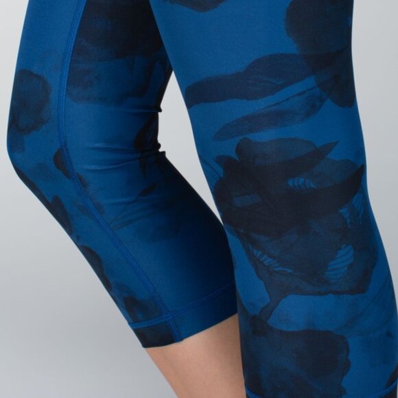 Lululemon Size 2 Womens Wunder Under Crop 23" Inseam Blue Black Floral Leggings - Picture 8 of 13